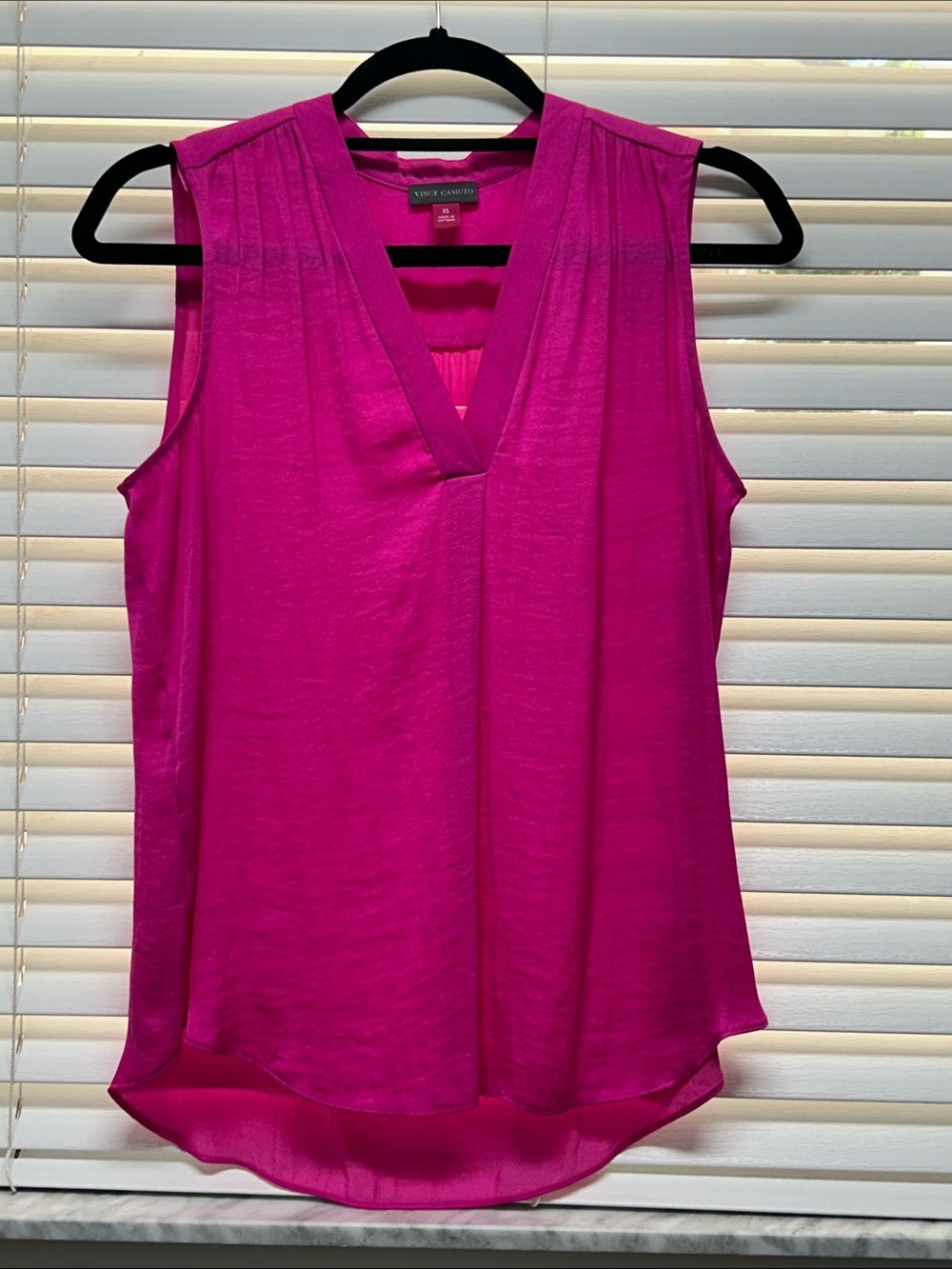 Vince Camuto Sleeveless V-Neck Shell Top in Fuchsia Pink